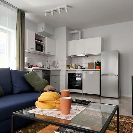 Metro Dzialdowska - Silent And Spacious Warsaw