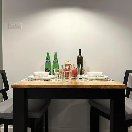 Metro Dzialdowska - Silent And Spacious وارسو