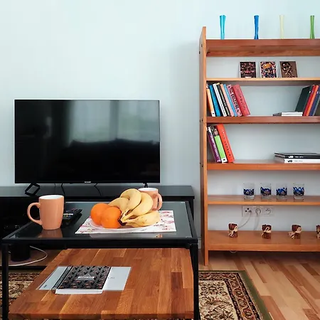 Metro Dzialdowska - Silent And Spacious Warsaw