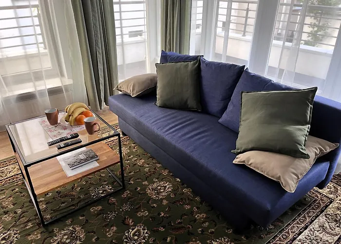 Metro Dzialdowska - Silent And Spacious *