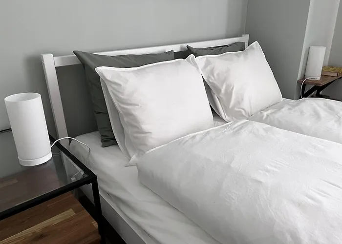 Metro Dzialdowska - Silent And Spacious