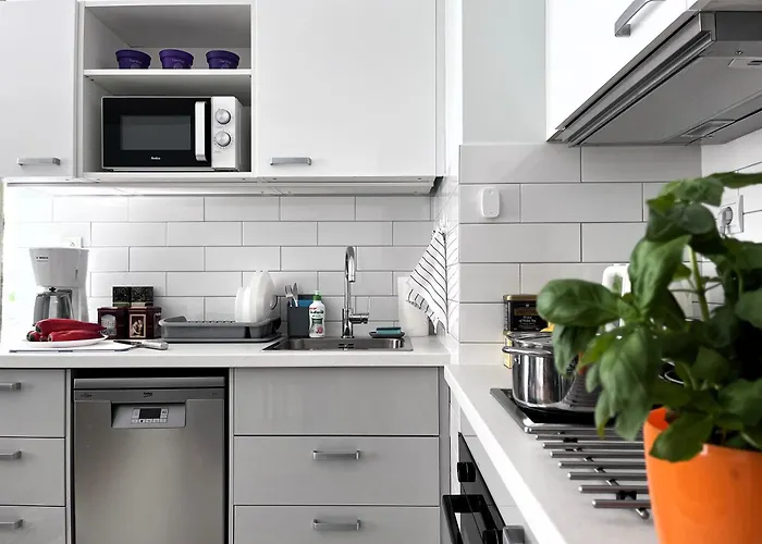 Metro Dzialdowska - Silent And Spacious