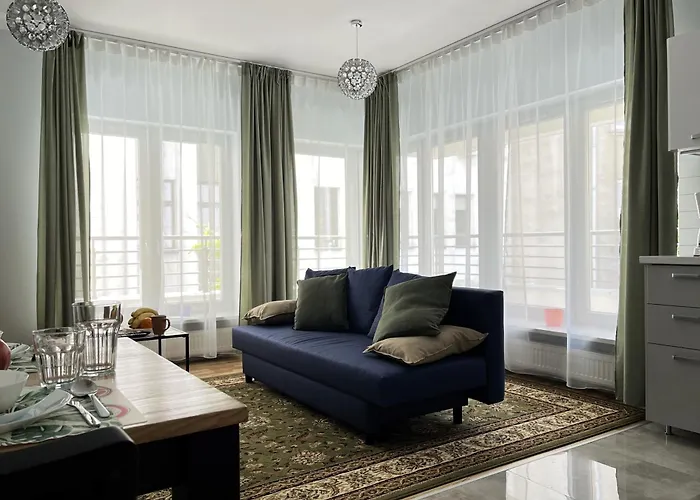 Metro Dzialdowska - Silent And Spacious Warsaw