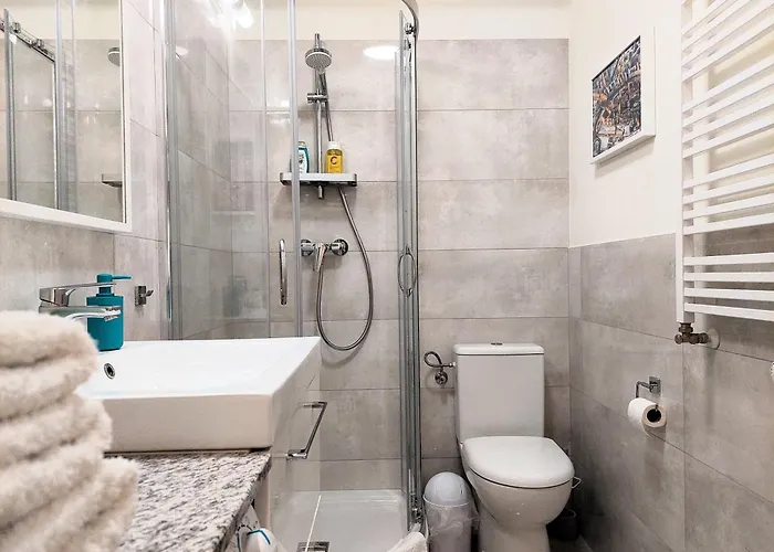 Metro Dzialdowska - Silent And Spacious