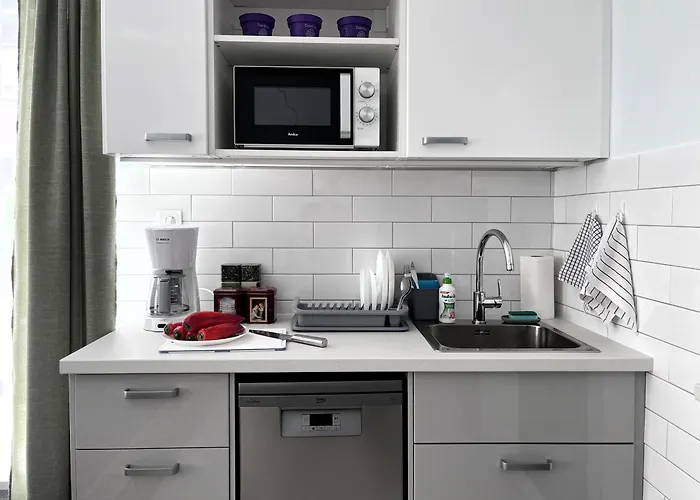 Metro Dzialdowska - Silent And Spacious *