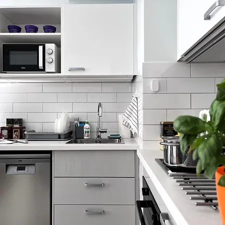 Metro Dzialdowska - Silent And Spacious