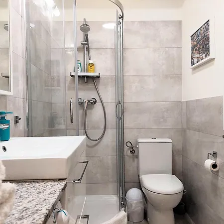 Metro Dzialdowska - Silent And Spacious