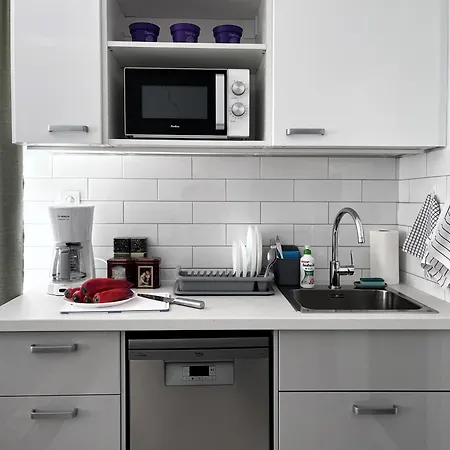 Metro Dzialdowska - Silent And Spacious *